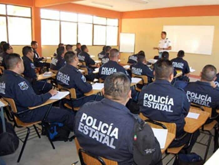 A paso lento, certificación de policías de Q. Roo