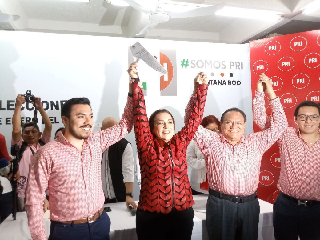 Registra Cora Amalia solicitud de precandidatura para la Diputación Federal del D-02