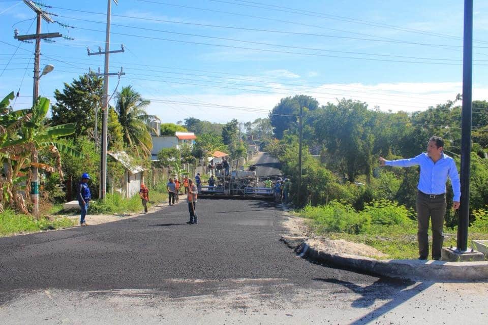 Constata Alexander Zetina rehabilitación de calles de Bacalar