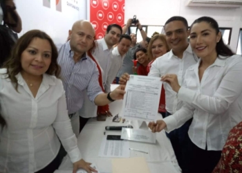 Candy Ayuso, se registra por la precandidatura del PRI a la Diputación Federal del D- 04