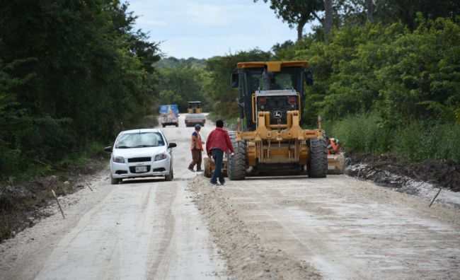 Supervisa Paoly Perera mejoramiento a caminos y carreteras de FCP