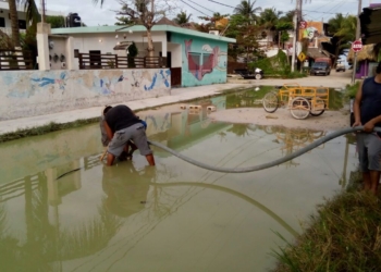 Con ‘curitas’ aplaza CAPA solución al grave problema de drenaje en Holbox