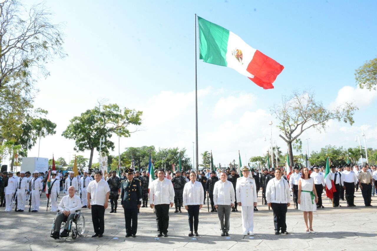 Ceremonia de Izamiento y Desfile del 197 Aniversario del Día de la Bandera de México
