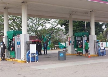 Frenan despacho de gasolina en estación de JMM