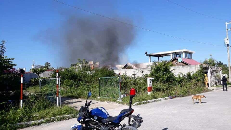 Incendio de viviendas provoca alarma en Mahahual