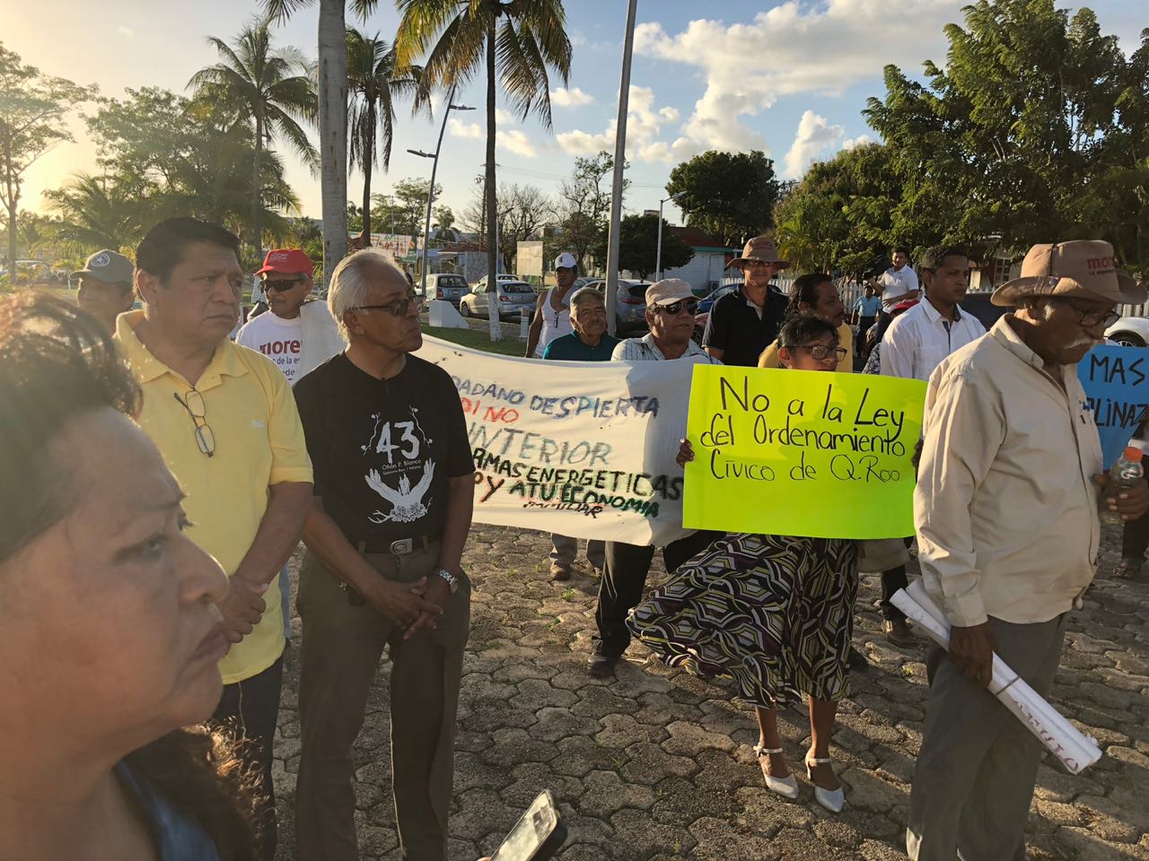 ‘Morenos’ marchan en Chetumal contra gasolinazos y Ley de Seguridad Interior