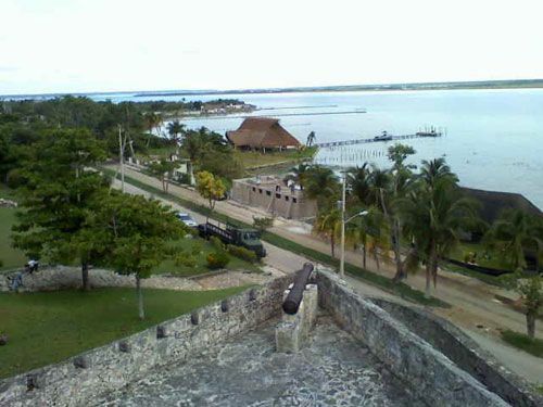 Escapa inversión turística extranjera por falta de PDU y POE en Bacalar