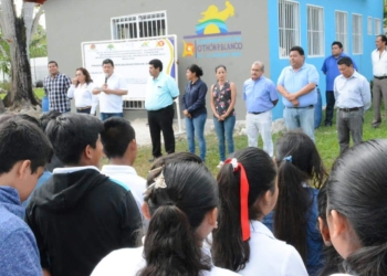 Entrega Luis Torres comedor escolar a alumnos de la Técnica 3 en Nicolás Bravo