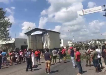 Fayuqueros de Subteniente López bloquean puente México-Belice