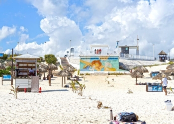 Vacacionistas seguros. Playas públicas de Cancún vigiladas por salvavidas