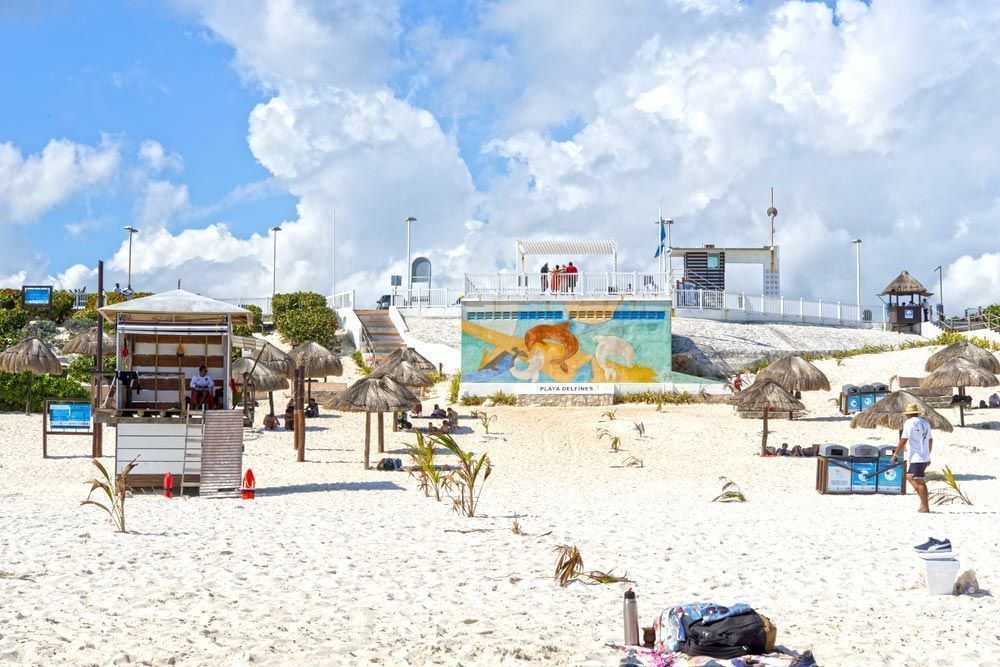 Vacacionistas seguros. Playas públicas de Cancún vigiladas por salvavidas