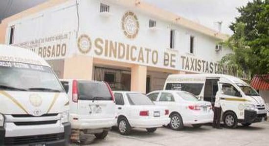 Taxistas de Puerto Morelos urgen por aumento a las tarifas de pasaje