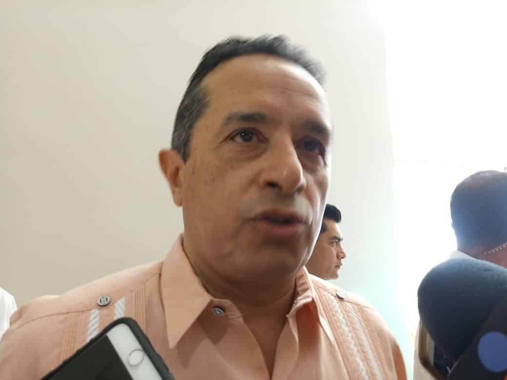 !Yo vengo a trabajar por la gente, no a cuidar votos!»; Carlos Joaquín responde a taxistas