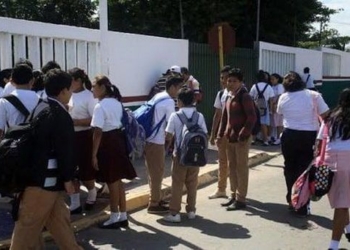 Se acabaron las vacaciones; más de 400 mil alumnos regresan a la escuela