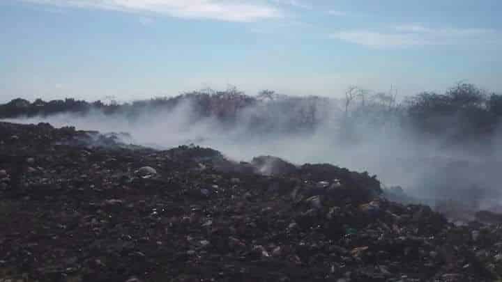 Chetumaleños tendrán que soportar humo y olor a basura quemada por dos semanas más