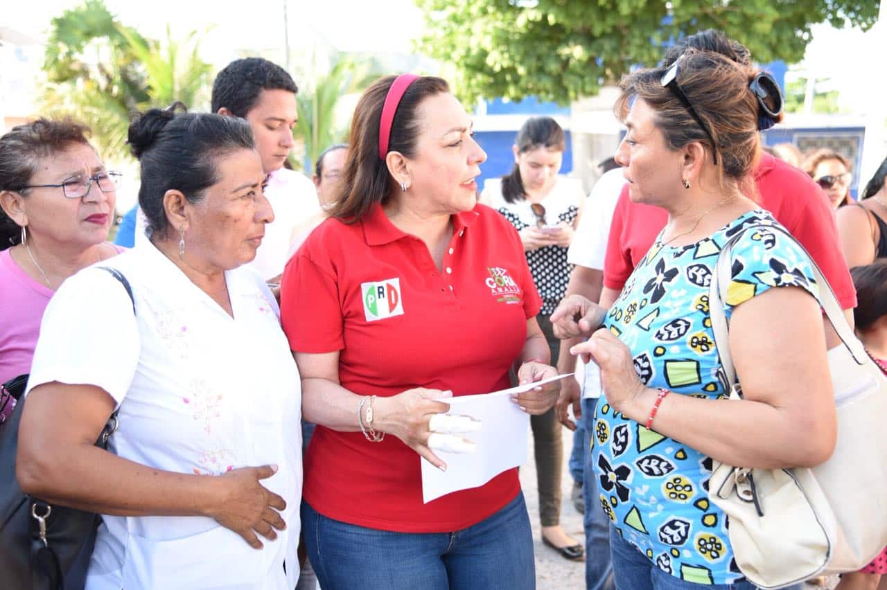 Realiza Cora Amalia caminata en la colonia Forjadores de la Capital del Estado