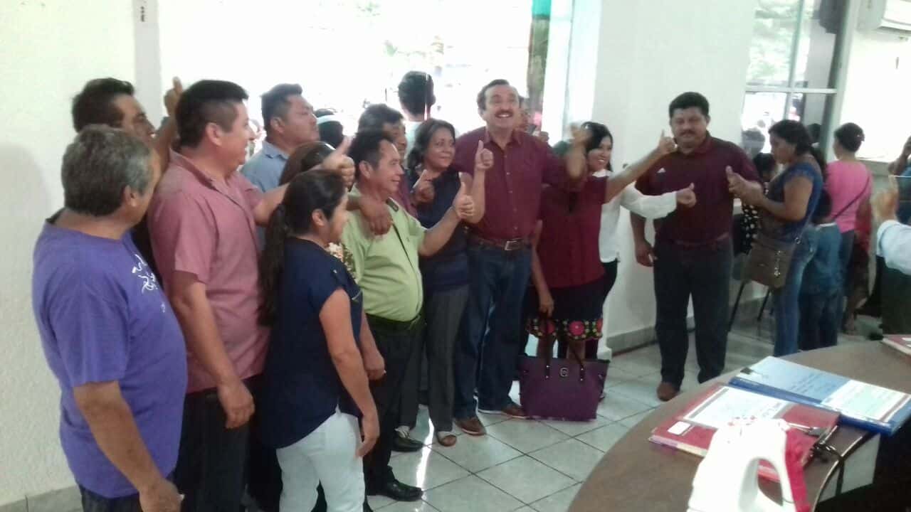 Domingo Flota, pide permiso al IEQROO para ser candidato por JMM