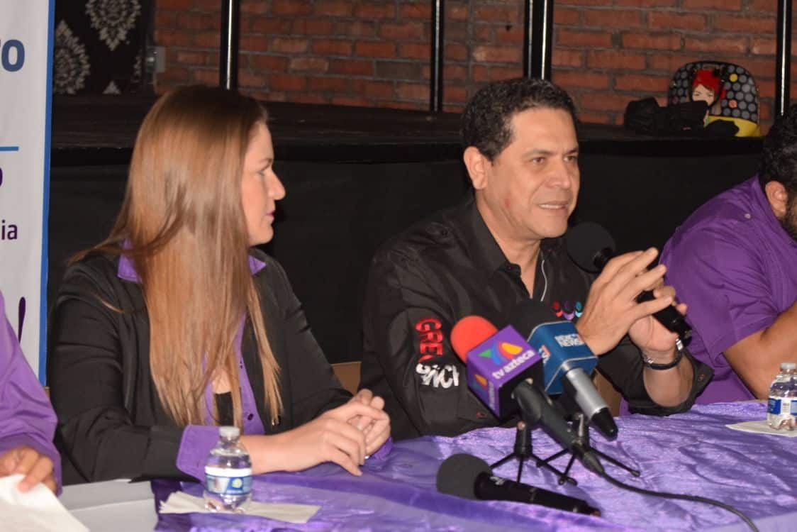 Aunque dice «no hay nada definido», Greg presume a su esposa como candidata por Cancún