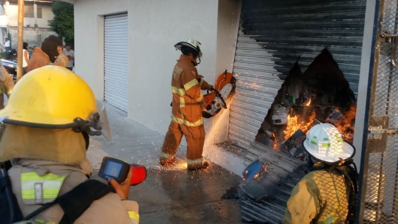 Provocado, incendio de bodega de la SESA: Bomberos