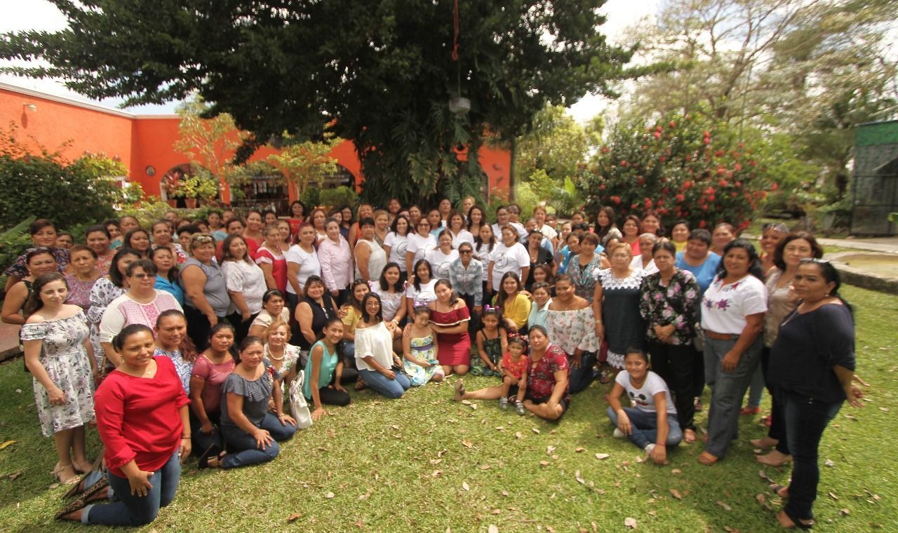 Respaldan mujeres de Cozumel a Leslie Hendricks Rubio