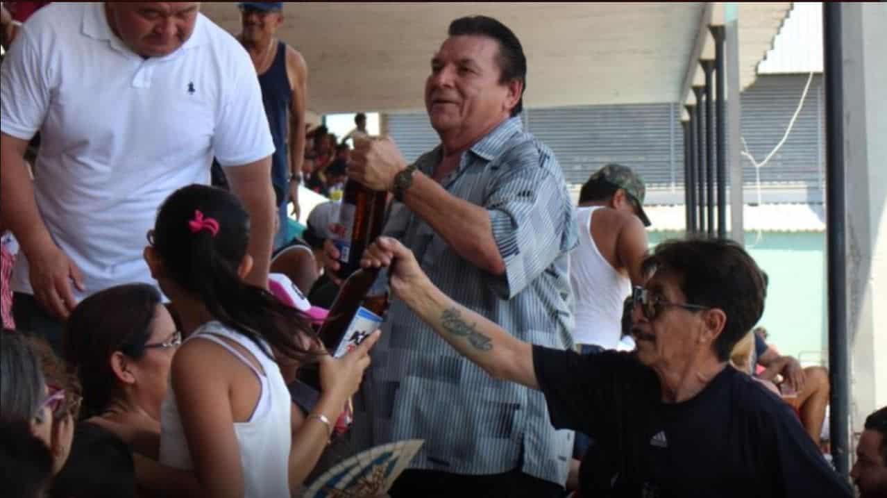 Con dinero público, Delegado de CONAGUA en Q. Roo paga campaña de su esposa en Progreso ‘Lord Caguamas’