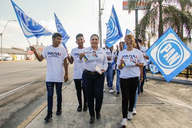 Recorre tianguis de la R100 candidata al Senado de alianza “Por México al frente”