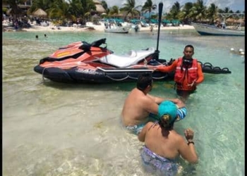 Personal Naval De Operación Salvavidas “Semana Santa 2018” Rescata A Una Persona En Mahahual, Quintana Roo