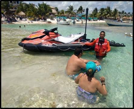Personal Naval De Operación Salvavidas “Semana Santa 2018” Rescata A Una Persona En Mahahual, Quintana Roo