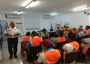 Brindan cursos de capacitación a choferes de la CFE