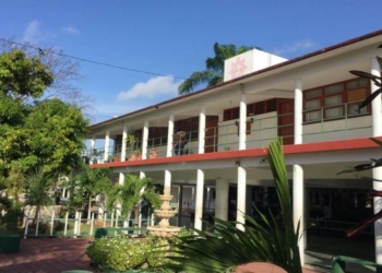 Secundaria Técnica #2 se queda sin luz; SEQ no pagó recibo a la CFE