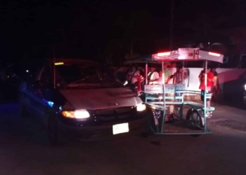 Alcoholizado conductor se vuela el alto arrastrando a mototaxi. Una mujer y tres menores lesionados