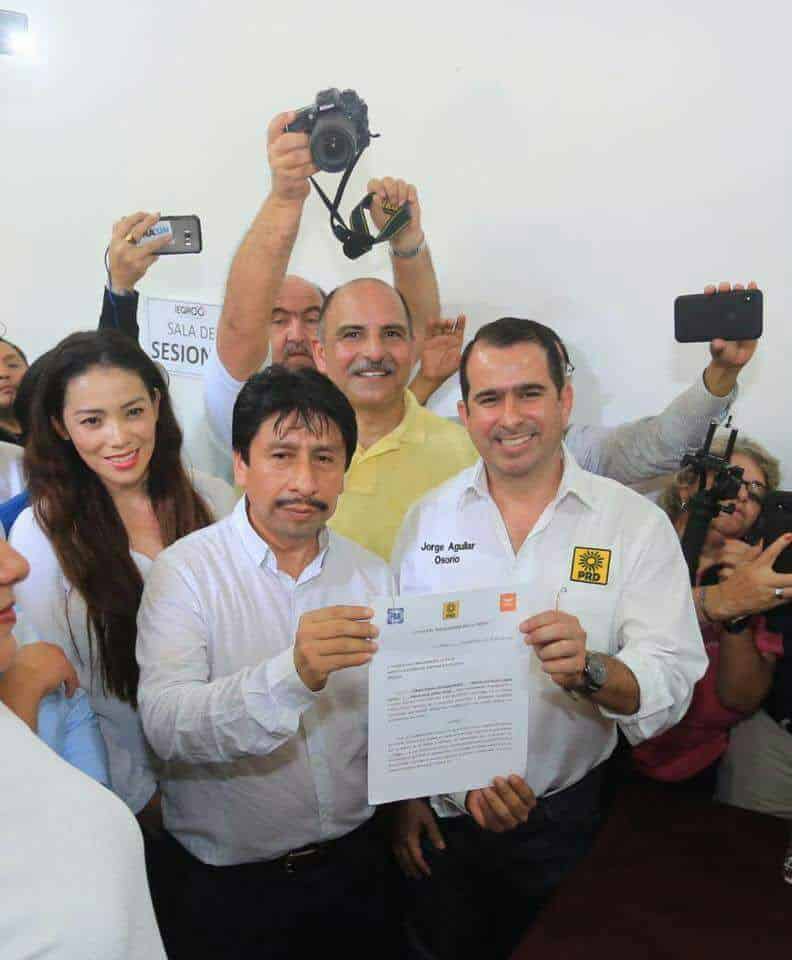 Víctor Mas Tah, pide luz verde al IEQROO como candidato de Tulum