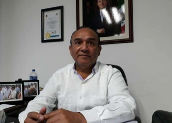 Insensible, Juan Ortiz deja sin becas a cientos de alumnos del Cecyte