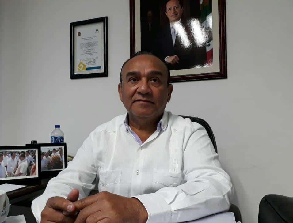 Insensible, Juan Ortiz deja sin becas a cientos de alumnos del Cecyte