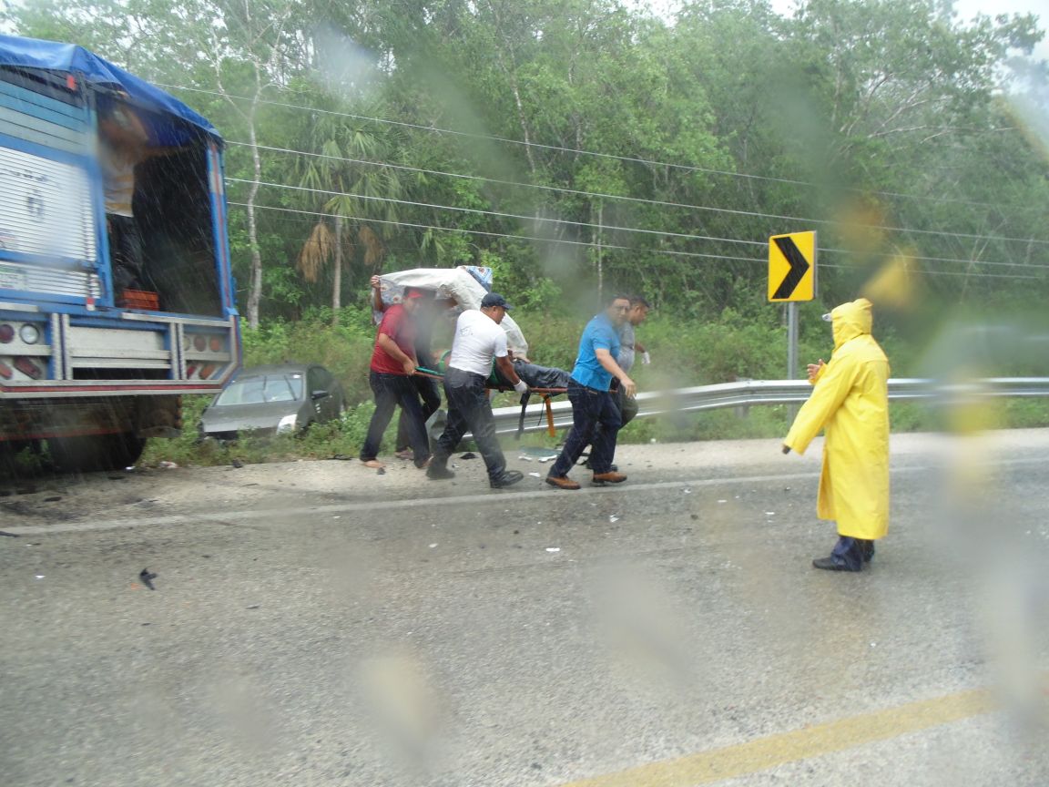 Curvas del Diablo, cobran dos vidas en accidente carretero