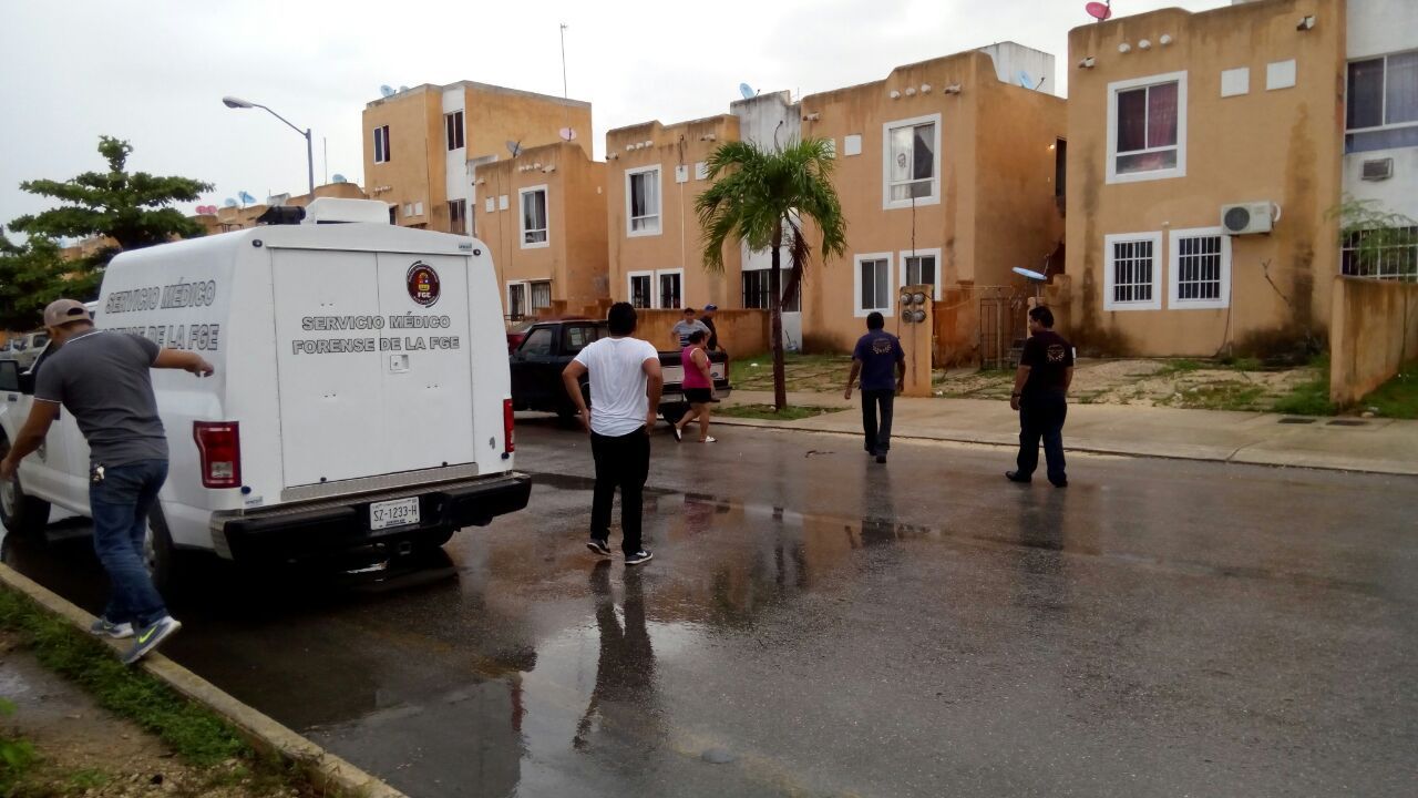 Joven recibe la mañana con el cadáver de su novio a las puertas de su casa