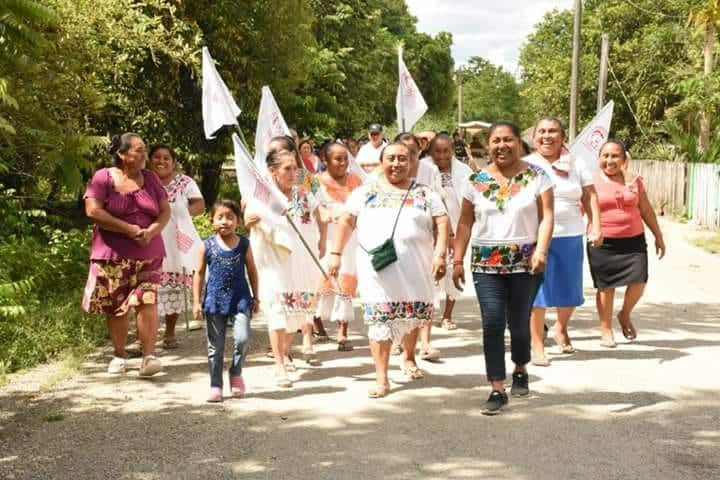Tocando puertas, avanza Fanny Cahum en la búsqueda del voto ciudadano