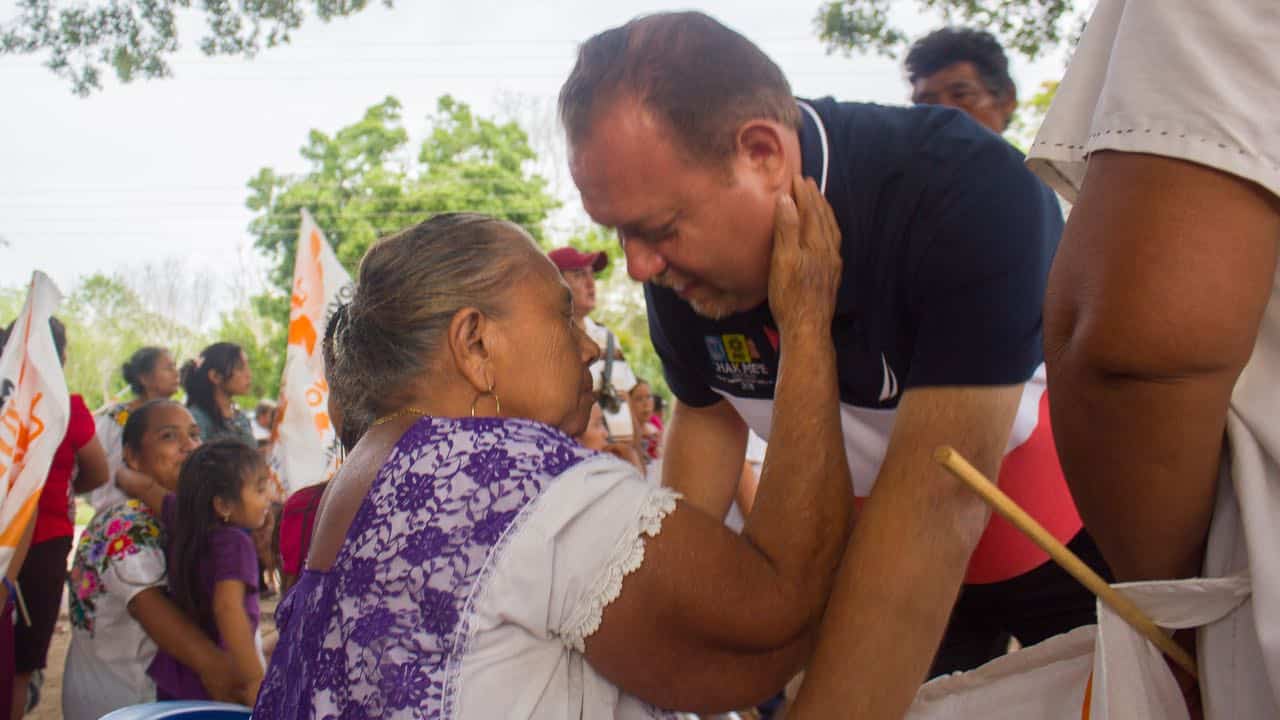 José Esquivel, comprometido con la niñez y los adultos mayores