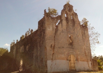 Conoce un poco de la iglesia que vive sometida al castigo de los dioses mayas