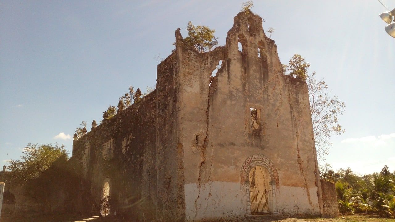 Conoce un poco de la iglesia que vive sometida al castigo de los dioses mayas