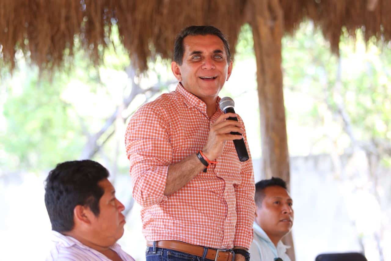 Miguel Ramón se compromete con pobladores de la zona maya de Tulum