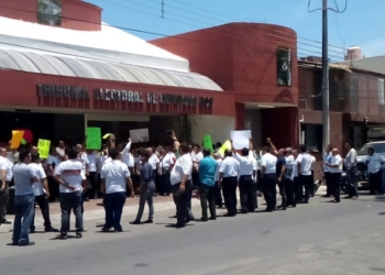 Taxistas se manifiestan contra Consulta que favorecerá entrada a UBER