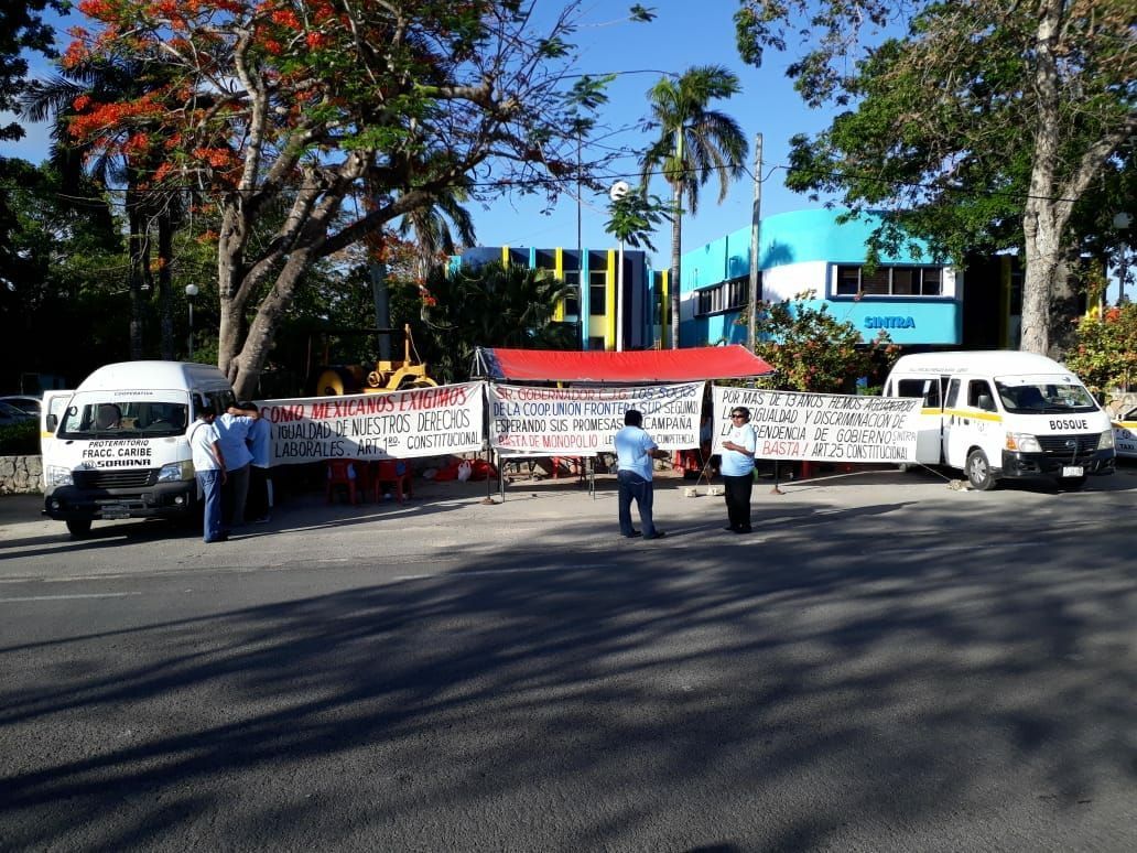 Taxistas de Unión Frontera Sur exigen ser reconocidos por la SINTRA; se manifiestan