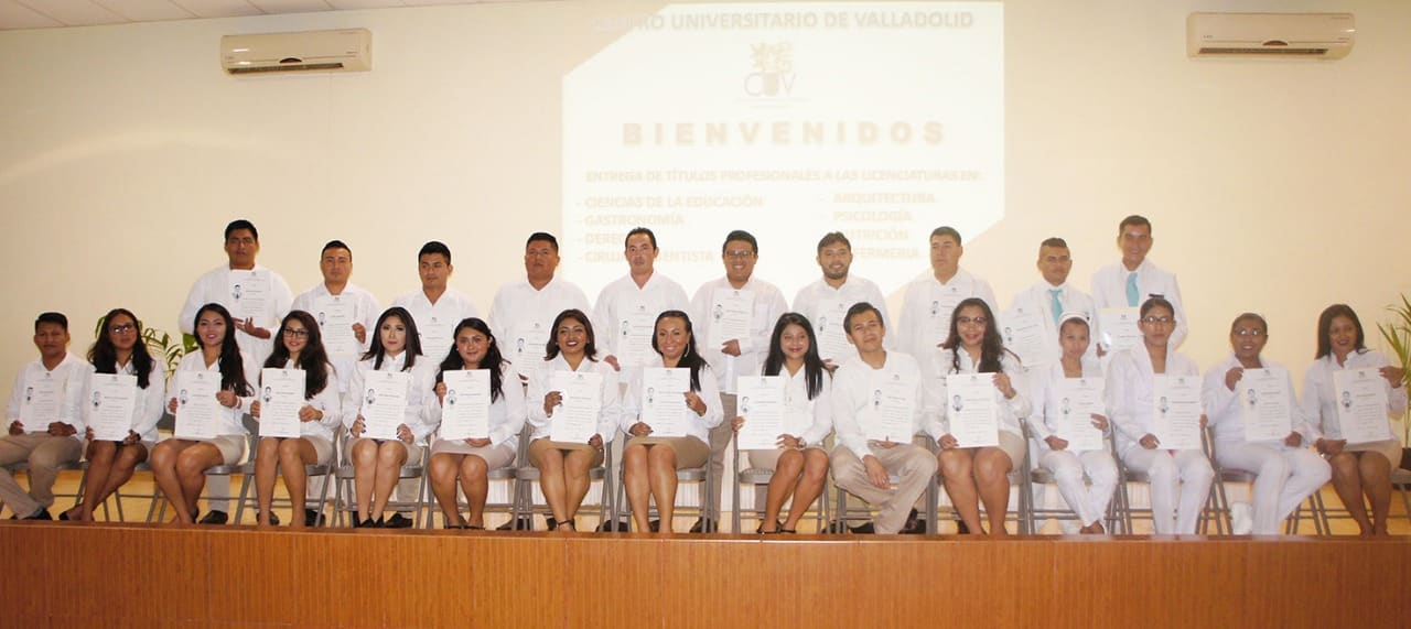 Reciben titulación Profesionistas del Centro Universitario de Valladolid
