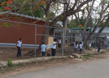 Uniformes gratuitos merman impacto económico en familias de la zona centro de Q. Roo