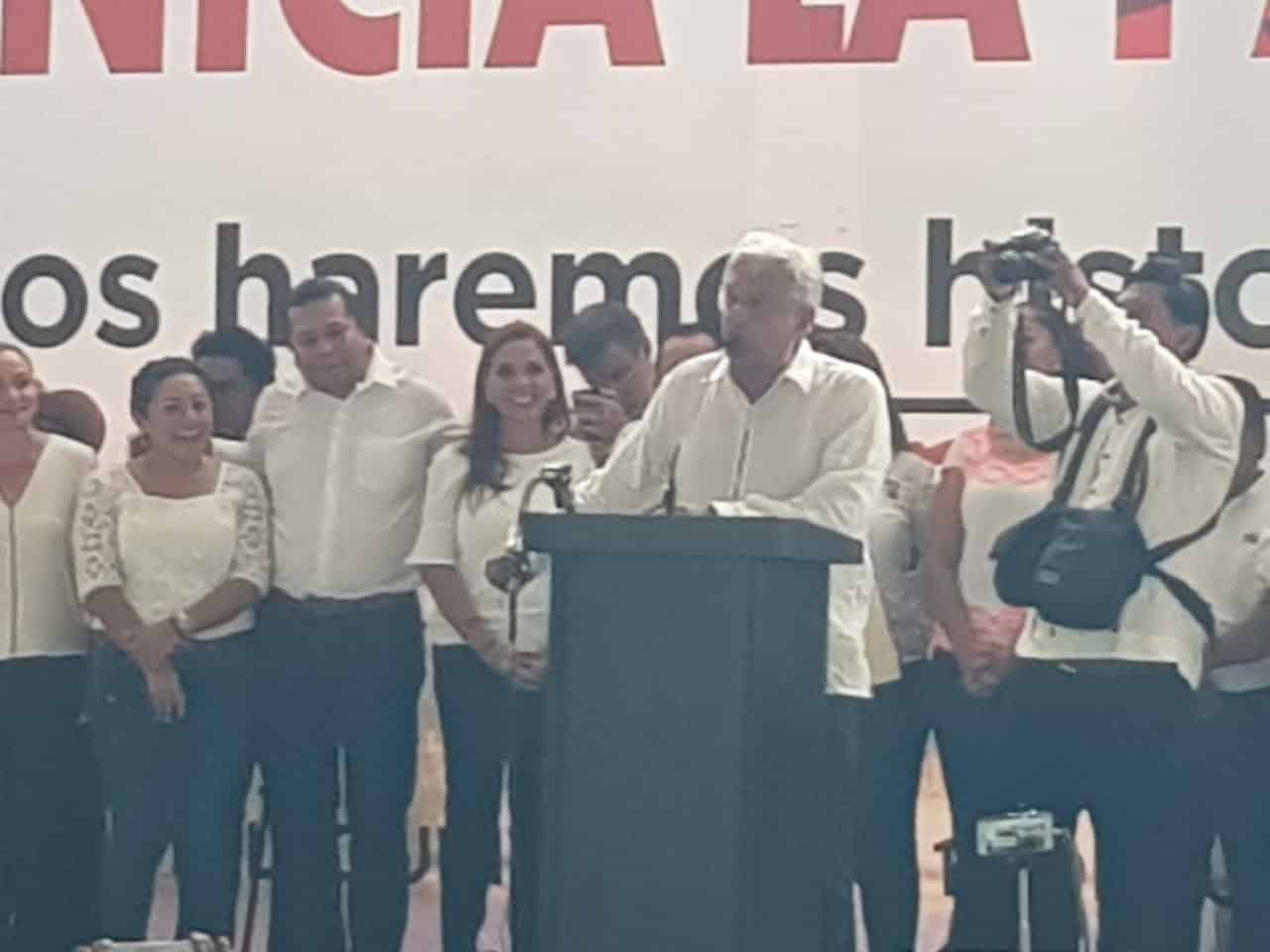 Compromete AMLO fortalecer la economía del sur de Q. Roo en su visita a Chetumal