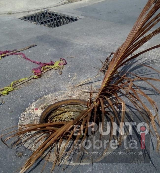 Accidentes y malestar ha provocado robo de tapas de alcantarillas