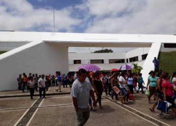 Antorchistas piden a la SEQ matrícula que les acredite como plantel educativo