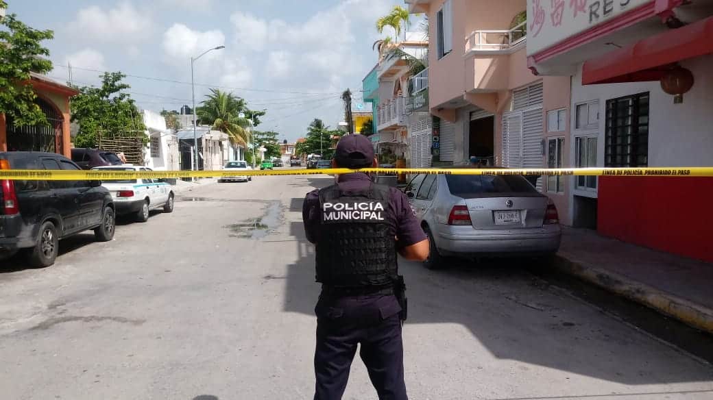Menor baleada debate entre la vida y la muerte
