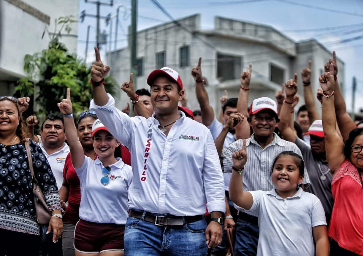 Familias isleñas, van con Juan Carrillo